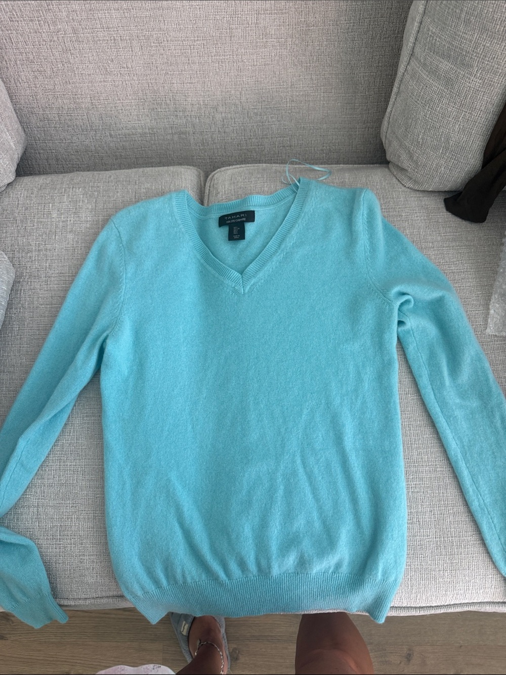 Tahari 100% 2-Ply Cashmere V-Neck Sweater